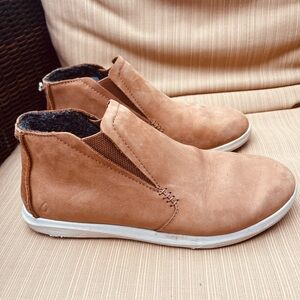 OluKai Tan Ankle Boots
